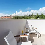 Cape Deluxe Apartman *