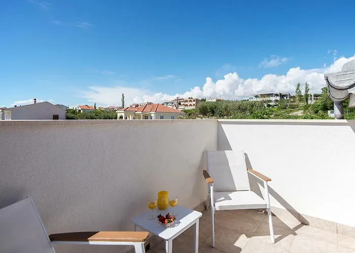 Cape Deluxe 르티나